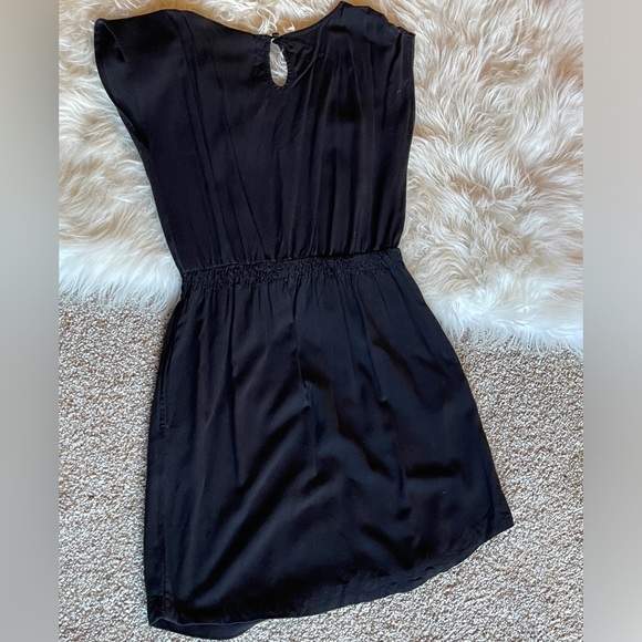 Black Dress with Pockets 👋 - Picture 8 of 9